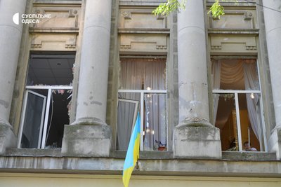 «Не можемо дивитися на це без сліз»: одесити розповіли про наслідки нічної атаки РФ «Не можемо дивитися на це без сліз»: одесити розповіли про наслідки нічної атаки РФ