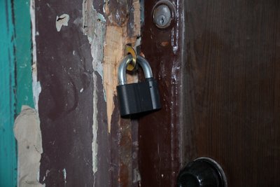 Мешканці багатоповерхівки у Сумах три місяці чекають на акти про пошкодження житла після атаки КАБ Мешканці багатоповерхівки у Сумах три місяці чекають на акти про пошкодження житла після атаки КАБ