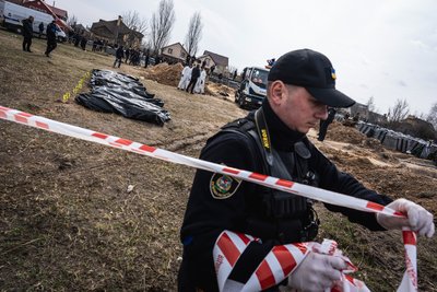 Ексгумація тіл в Бучі 8 квітня Ексгумація тіл в Бучі 8 квітня