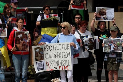 Миколаївські біженці долучилися до акції в Ірландії проти російської збройної агресії