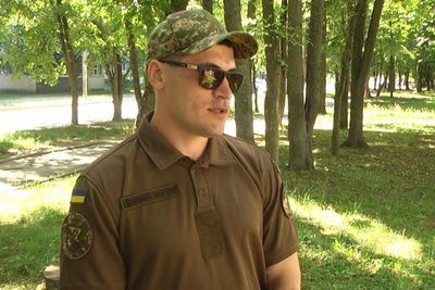 "У мене маленька баночка осколків", — історія військового сапера Юрія Кучера, який рік тому підірвався на міні "У мене маленька баночка осколків", — історія військового сапера Юрія Кучера, який рік тому підірвався на міні