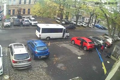 "Він лежав і помирав на асфальті": в Одесі судять підозрюваного у нападі на велосипедиста "Він лежав і помирав на асфальті": в Одесі судять підозрюваного у нападі на велосипедиста