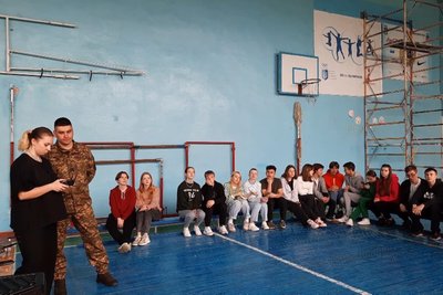 Нацгвардійці провели для учнів хмельницького ліцею №2 урок із захисту Вітчизни Нацгвардійці провели для учнів хмельницького ліцею №2 урок із захисту Вітчизни