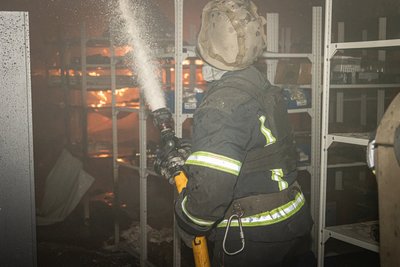 Пожежа у Слобідському районі Харкова після ракетних ударів РФ Пожежа у Слобідському районі Харкова після ракетних ударів РФ