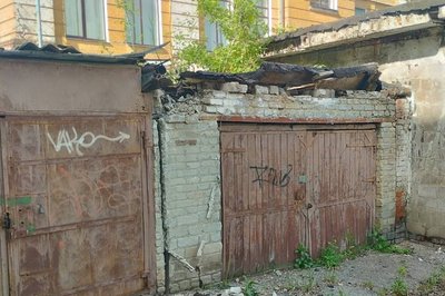 Пошкоджений гараж у Київському районі Харкова, 16 травня 2026 року Пошкоджений гараж у Київському районі Харкова, 16 травня 2026 року