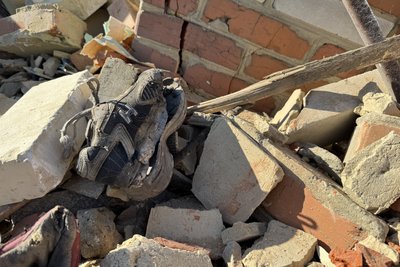 "Накрила собою сина, хлопчик не вижив". Очевидці розповіли про атаку на Великий Бобрик "Накрила собою сина, хлопчик не вижив". Очевидці розповіли про атаку на Великий Бобрик