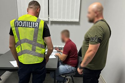 Керівника підрозділу РТЦК з Житомирщини затримали та відсторонили від посади — підозрюють у хабарництві Керівника підрозділу РТЦК з Житомирщини затримали та відсторонили від посади — підозрюють у хабарництві