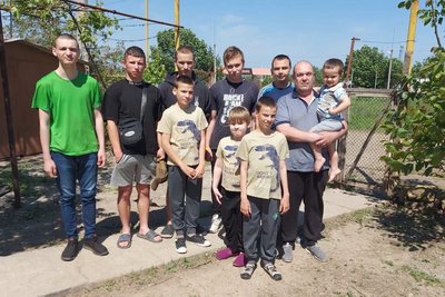 "Я не тато, я папуля": прийомний батько з Херсонщини виховує шістьох дітей