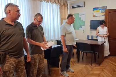 На Одещині вручили державні відзнаки родинам загиблих військових На Одещині вручили державні відзнаки родинам загиблих військових