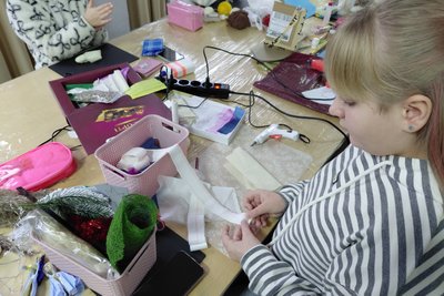 Вертеп у мініатюрі: восьмикласниця із громади на Житомирщині створює різдвяну атрибутику та досліджує народні традиції Вертеп у мініатюрі: восьмикласниця із громади на Житомирщині створює різдвяну атрибутику та досліджує народні традиції
