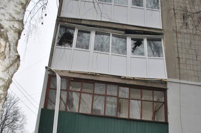 Пошкоджена багатоповерхівка у Чугуєві Пошкоджена багатоповерхівка у Чугуєві