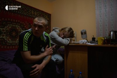 Саша та Ксюша у своєму домі в Грозі