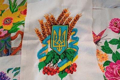 "Буває і до ранку вишиваю", — Валерій Кириченко з Житомирщини захопився вишивкою понад 50 років тому "Буває і до ранку вишиваю", — Валерій Кириченко з Житомирщини захопився вишивкою понад 50 років тому
