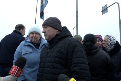 Перекривали автодорогу — на Житомирщині жителі села Березина провели акцію протесту Перекривали автодорогу — на Житомирщині жителі села Березина провели акцію протесту