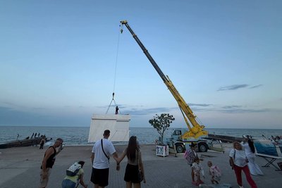 На пляжі Ланжерон в Одесі встановили МАФ: Кіпер викликав поліцію На пляжі Ланжерон в Одесі встановили МАФ: Кіпер викликав поліцію