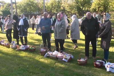 У Хмельницькому парафіяни Свято-Успенського собору вдруге святкують Великдень в українській церкві У Хмельницькому парафіяни Свято-Успенського собору вдруге святкують Великдень в українській церкві