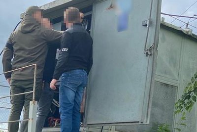У Житомирі СБУ заявила про викриття підпільної криптоферми, яка викрала державної електроенергії на мільйони гривень У Житомирі СБУ заявила про викриття підпільної криптоферми, яка викрала державної електроенергії на мільйони гривень