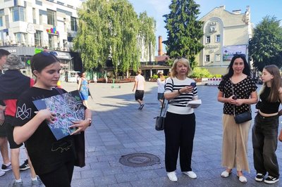 Екскурсія містом та авторська гра: в Житомирі презентували проєкт "Жінки, котрі творили історію" Екскурсія містом та авторська гра: в Житомирі презентували проєкт "Жінки, котрі творили історію"