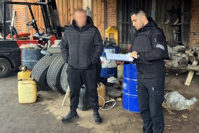 Незаконна вирубка понад 8 тисяч дерев на Житомирщині: четверо чоловіків отримали підозри Незаконна вирубка понад 8 тисяч дерев на Житомирщині: четверо чоловіків отримали підозри