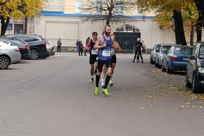 У Житомирі провели Поліський напівмарафон: понад 1500 учасників і 100 тисяч гривень для ЗСУ