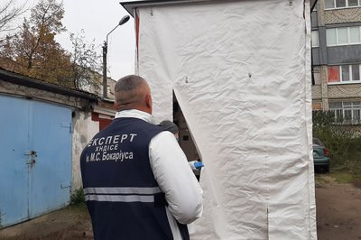 "Підтвердити, що це моя мати": як в Ізюмі збирають ДНК родичів для ідентифікації загиблих "Підтвердити, що це моя мати": як в Ізюмі збирають ДНК родичів для ідентифікації загиблих
