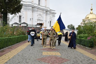 У Луцьку попрощалися з полеглим 33-річним військовим Андрієм Савчуком У Луцьку попрощалися з полеглим 33-річним військовим Андрієм Савчуком