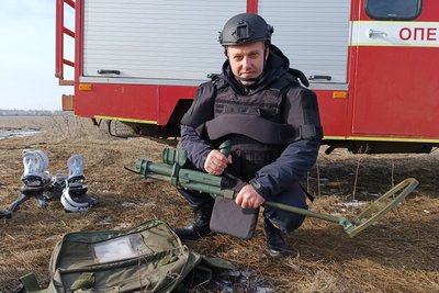 "Комусь потрібно виконувати цю роботу": миколаївський піротехнік попри вибухову травму повернувся до розмінувань "Комусь потрібно виконувати цю роботу": миколаївський піротехнік попри вибухову травму повернувся до розмінувань