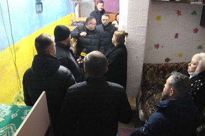 Укриття для дітей у погребі: в Житомирі робоча група вивчала умови в укритті центру "Сонячний дім" Укриття для дітей у погребі: в Житомирі робоча група вивчала умови в укритті центру "Сонячний дім"