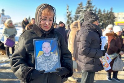 "ДНК-експертиза показала — це наш Саша": із полеглим воїном Олександром Михайленком попрощалися у Малині "ДНК-експертиза показала — це наш Саша": із полеглим воїном Олександром Михайленком попрощалися у Малині