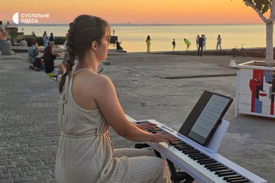Світанок під піаніно: на Ланжероні в Одесі відбувся ранковий концерт Світанок під піаніно: на Ланжероні в Одесі відбувся ранковий концерт
