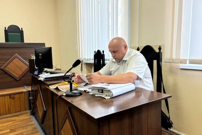 На Житомирщині почався суд над волонтером, якого звинувачують у незаконному зберіганні зброї