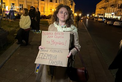 В центрі Одесі люди вийшли на акцію вшанування пам'яті громадського діяча Дем'яна Ганула В центрі Одесі люди вийшли на акцію вшанування пам'яті громадського діяча Дем'яна Ганула