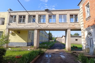 Пошкоджена лікарня у Шевченковому на Купʼянщині, 13 червня 2026 року