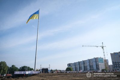 На облаштування флагштоку в Чернівцях потрібно сім мільйонів гривень: роботи припинили через воєнний стан На облаштування флагштоку в Чернівцях потрібно сім мільйонів гривень: роботи припинили через воєнний стан