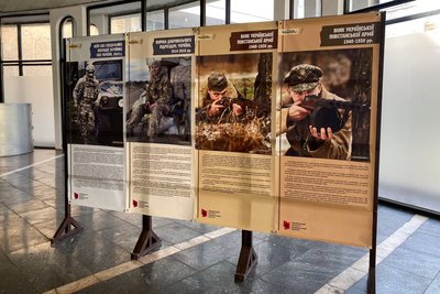У київському метро відкрили виставку "Українське воїнство" У київському метро відкрили виставку "Українське воїнство"