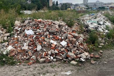 Звалище біля залізниці у Харкові Звалище біля залізниці у Харкові