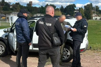 На Житомирщині інженера охорони і захисту лісу підозрюють у хабарництві На Житомирщині інженера охорони і захисту лісу підозрюють у хабарництві