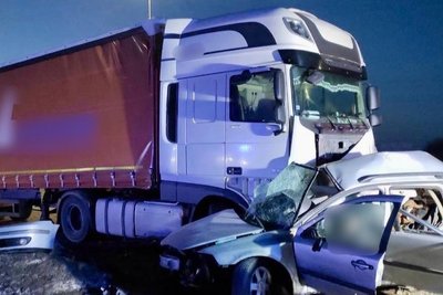 Двоє людей загинули в ДТП з вантажівкою на Рівненщині Двоє людей загинули в ДТП з вантажівкою на Рівненщині