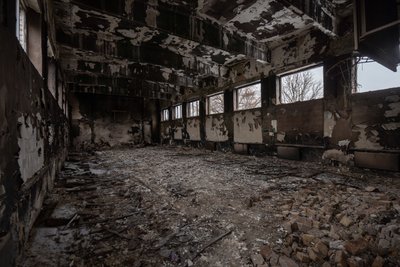 Знищений спортзал Плосківського ліцею Знищений спортзал Плосківського ліцею
