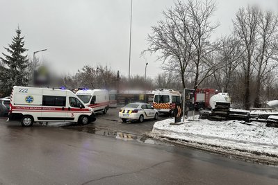 На Житомирщині троє людей впали в ємність для пального — їх діставали рятувальники На Житомирщині троє людей впали в ємність для пального — їх діставали рятувальники