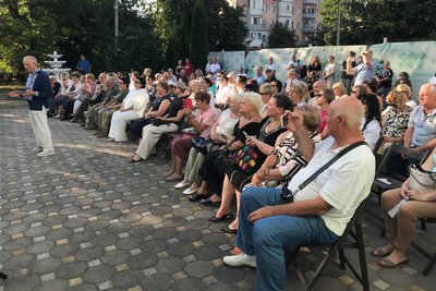 "Спогад наче дотик серця" — у Житомирі вшанували пам'ять письменника, композитора, барда Володимира Шинкарука "Спогад наче дотик серця" — у Житомирі вшанували пам'ять письменника, композитора, барда Володимира Шинкарука