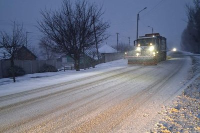 На Харківщині через крижаний дощ і мокрий сніг обробляють дороги: є ускладнення руху на окремих ділянках На Харківщині через крижаний дощ і мокрий сніг обробляють дороги: є ускладнення руху на окремих ділянках