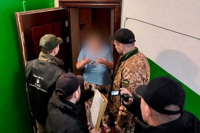 Жінка, яку підозрюють у шахрайстві з "єВідновленням" на Ізюмщині Жінка, яку підозрюють у шахрайстві з "єВідновленням" на Ізюмщині