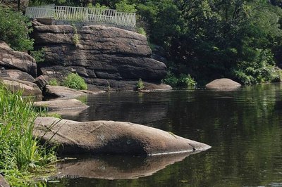 У Коростені встановили межі геологічних пам'яток "Баранячі лоби", "Велетенські котли" та "Ольжині купальні" У Коростені встановили межі геологічних пам'яток "Баранячі лоби", "Велетенські котли" та "Ольжині купальні"
