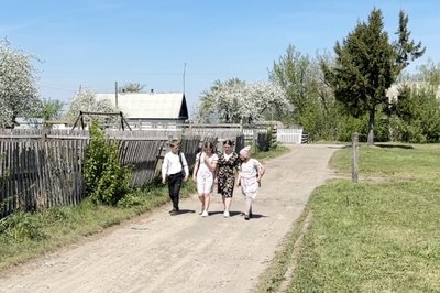"Багато людей в Європу виїхали, а ми відбудовуємо Україну тут": родина Волошків з Житомирщини виховала 13 дітей "Багато людей в Європу виїхали, а ми відбудовуємо Україну тут": родина Волошків з Житомирщини виховала 13 дітей