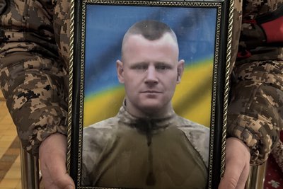 У Луцьку попрощалися з 32-річним солдатом Сергієм Мацюком У Луцьку попрощалися з 32-річним солдатом Сергієм Мацюком