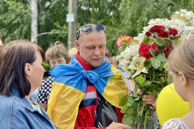 У селі на Вінниччині зустріли звільненого з полону Олександра Геращенка У селі на Вінниччині зустріли звільненого з полону Олександра Геращенка