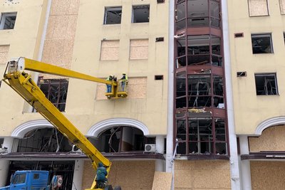 У центрі Харкова пошкоджені 111 будівель. Як усувають наслідки ракетних ударів РФ