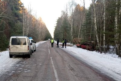 Смертельна ДТП на Житомирщині: внаслідок зіткнення легковика з деревом загинув один з пасажирів Смертельна ДТП на Житомирщині: внаслідок зіткнення легковика з деревом загинув один з пасажирів
