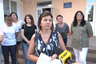 В житомирському ліцеї №34 представили нового директора, із 76 вчителів на представлення прийшли четверо В житомирському ліцеї №34 представили нового директора, із 76 вчителів на представлення прийшли четверо